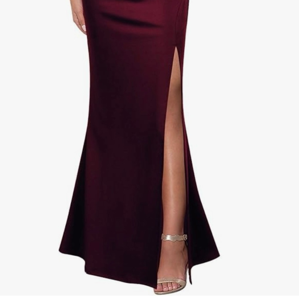 Elegant Burgundy Evening Gown - Picture 3 of 10